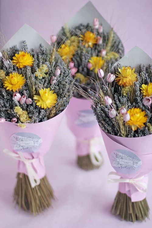 Яркий корпоративный букет из сухоцветов