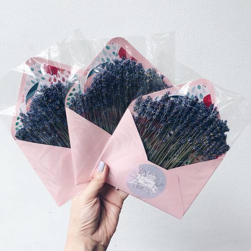 Простой и элегантный букет из сухоцветов