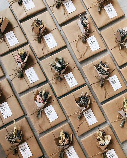 Небольшой букет из сухоцветов для подарка от компании