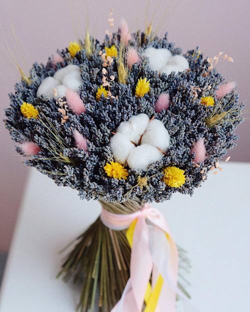 Стильная композиция из сухоцветов
